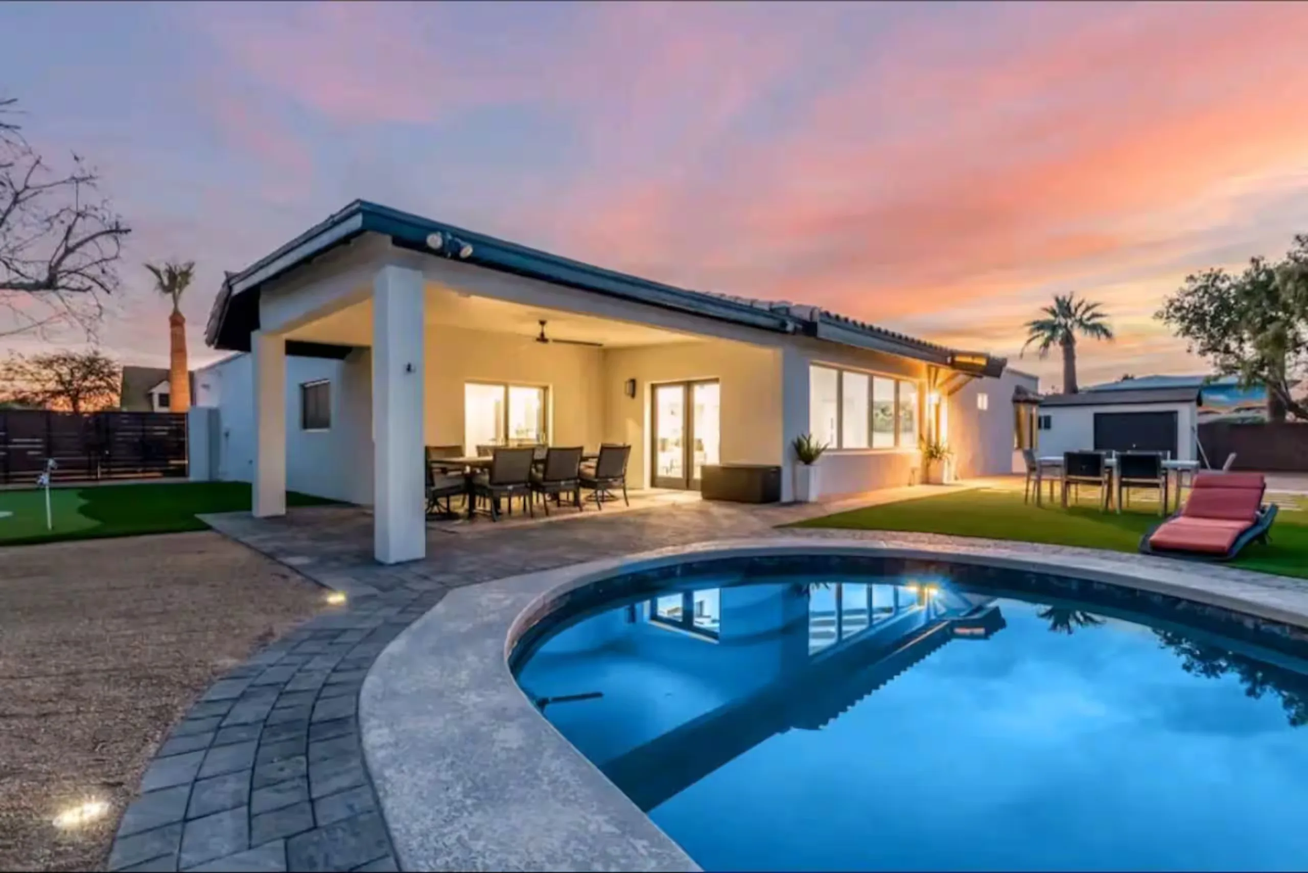 Your Private Resort Oasis in Glendale